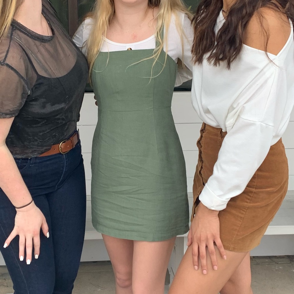 Green dress in the middle! Short green dress with tank top straps